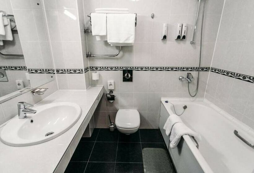 استودیوی استاندارد, Amur