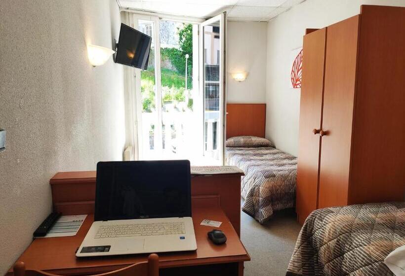 スタンダードトリプルルーム, Compostelle