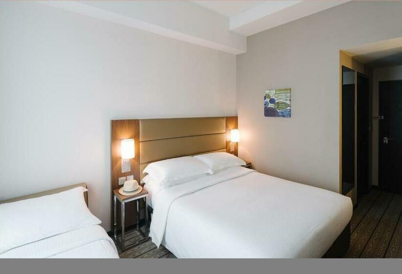 اتاق استاندارد سه نفره, Traveltine