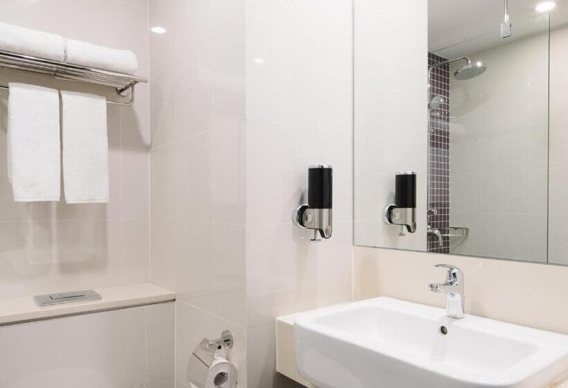 اتاق استاندارد سه نفره, Traveltine