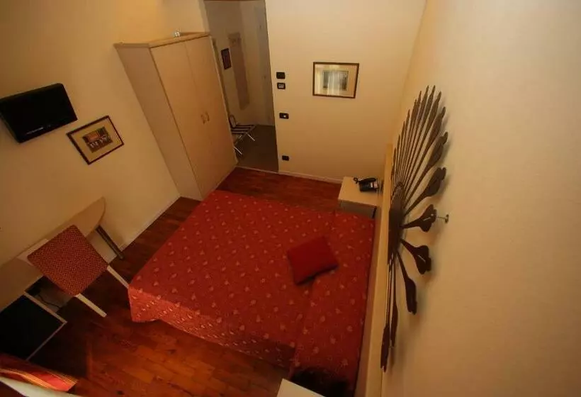 Habitación Estàndard Individual, Fioroni