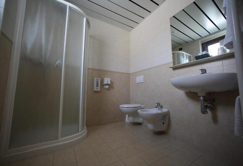 Номер Стандарт Трехместный, Fioroni