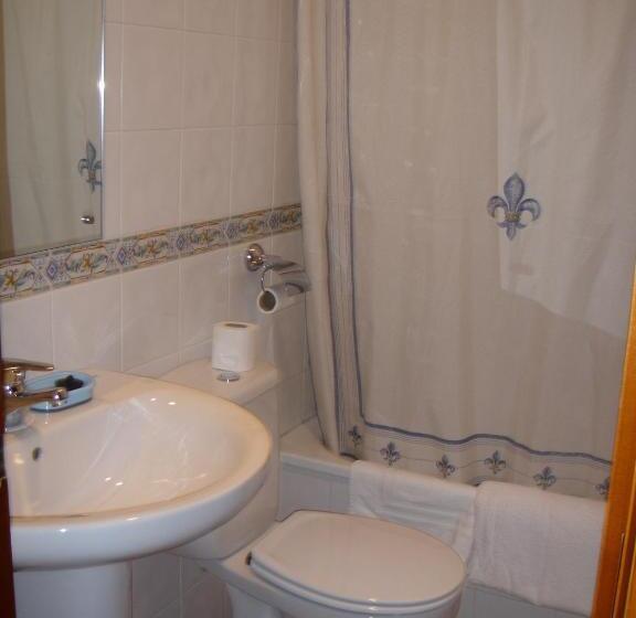 اتاق استاندارد یک نفره, Hostal Pineda