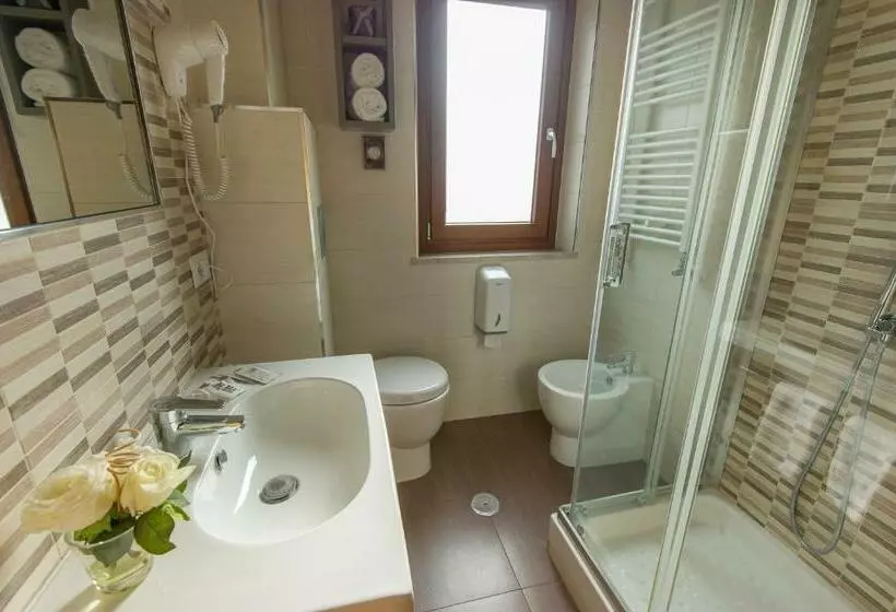 Habitació Triple Estàndard, Iris