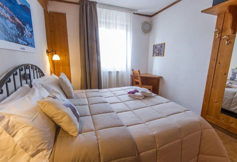 חדר סטנדרט לשלושה, Iris