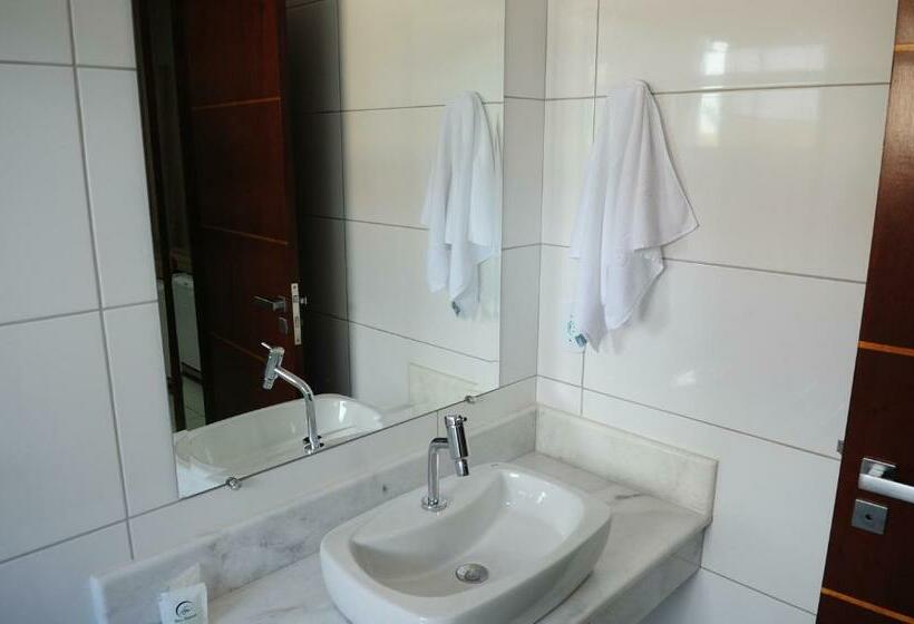 غرفة قياسية ثلاثية, Mandino