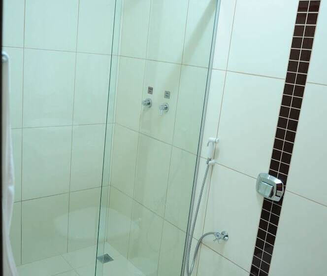 غرفة قياسية فردية, Mandino