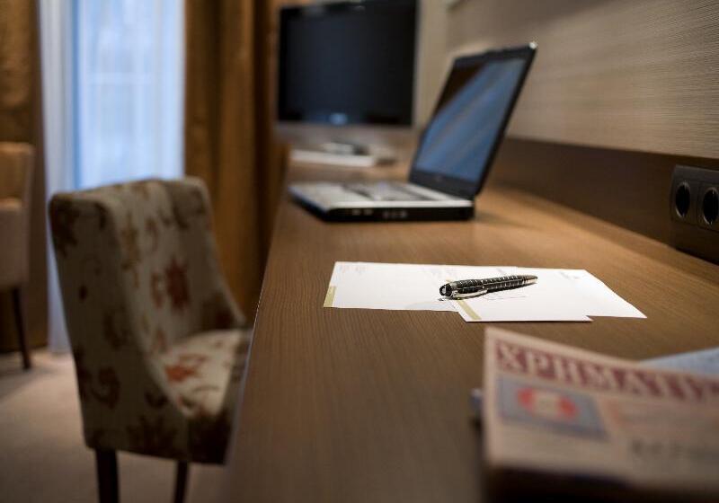 غرفة قياسية ثلاثية, Mandino