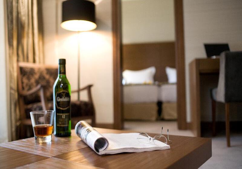 غرفة قياسية ثلاثية, Mandino