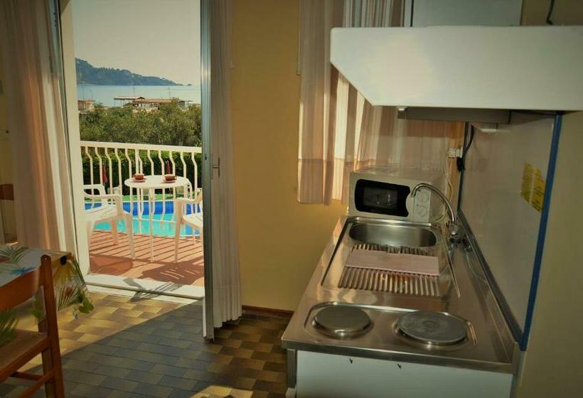 إستوديو قياسى, Residence Villa Giardini