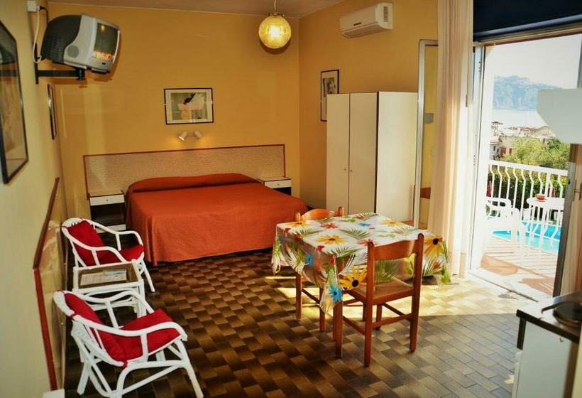 Студио Стандарт с Балконом, Residence Villa Giardini