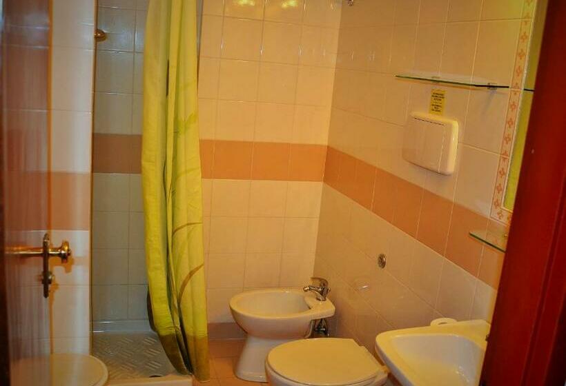 إستديو قياسى مزود بشرفة, Residence Villa Giardini