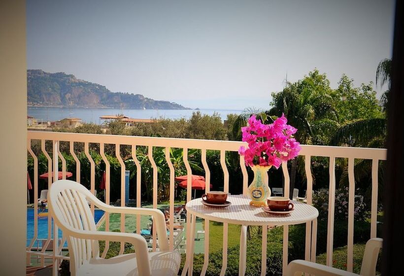 إستديو قياسى مزود بشرفة, Residence Villa Giardini