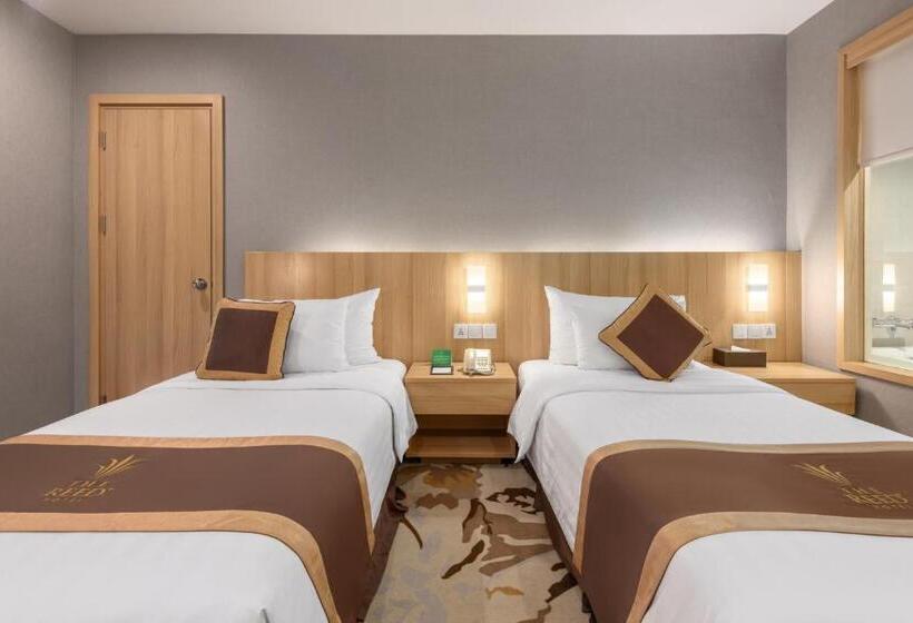 اتاق لوکس, The Reed