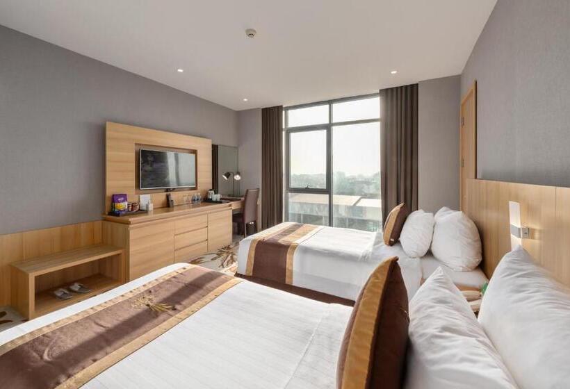 اتاق لوکس, The Reed