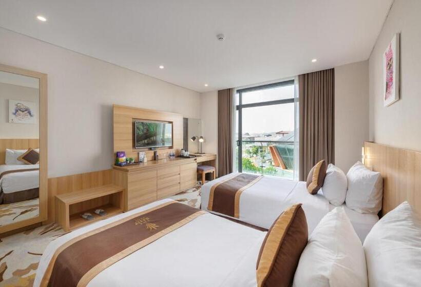 اتاق پریمیوم با بالکن, The Reed