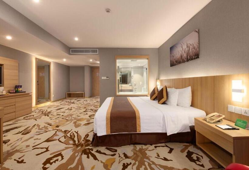 اتاق پرمیوم, The Reed