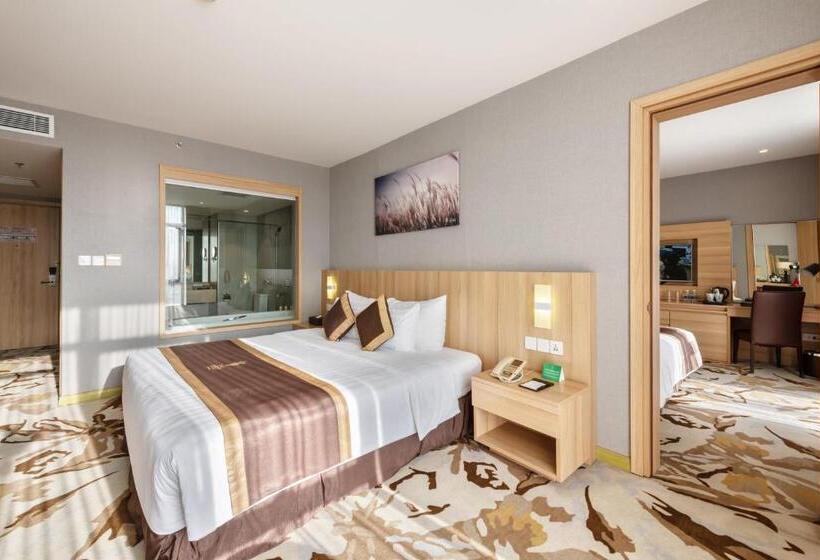 اتاق پرمیوم, The Reed