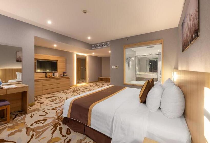 اتاق پرمیوم, The Reed