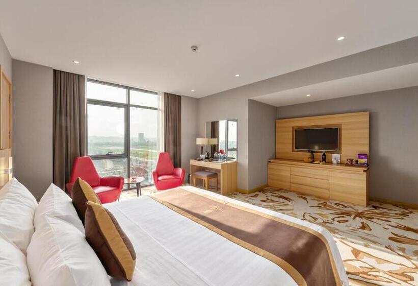 اتاق پرمیوم, The Reed