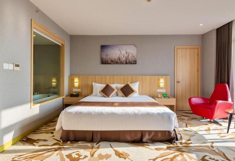 اتاق پرمیوم, The Reed