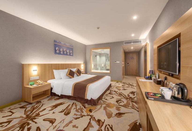 اتاق لوکس با تخت بزرگ, The Reed