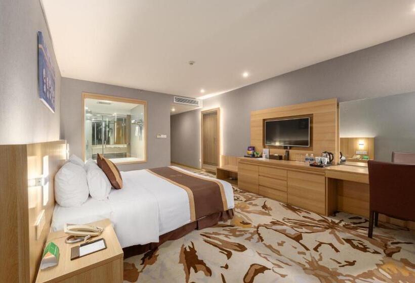 اتاق لوکس با تخت بزرگ, The Reed