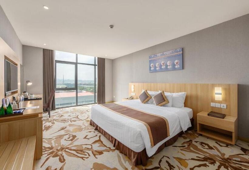 اتاق لوکس با تخت بزرگ, The Reed