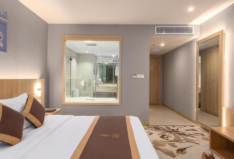 اتاق لوکس با تخت بزرگ, The Reed