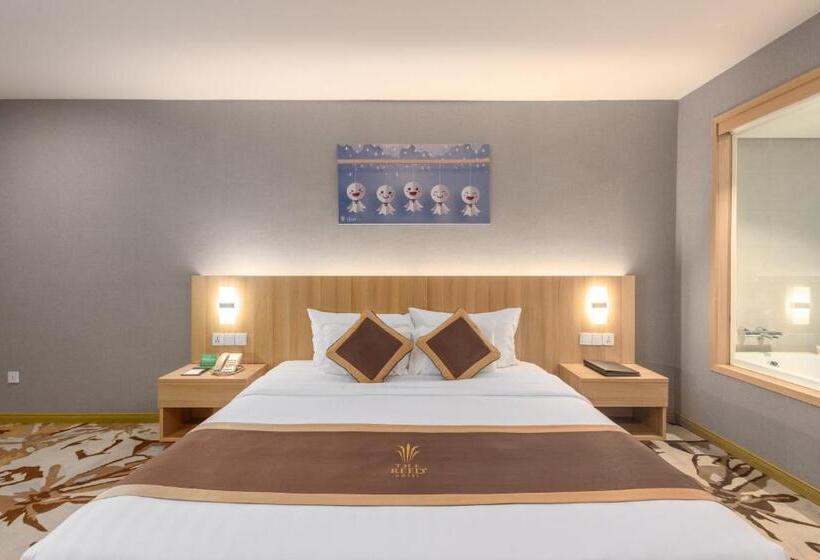 اتاق لوکس با تخت بزرگ, The Reed