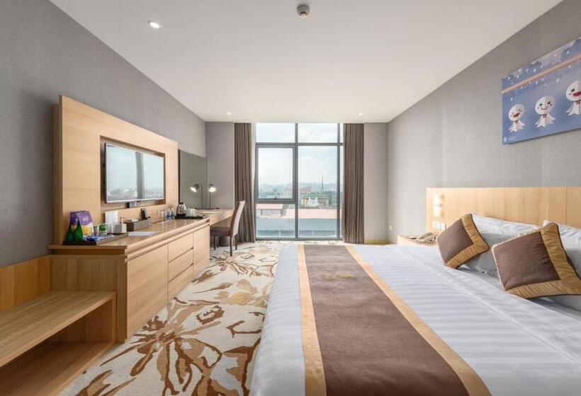 اتاق لوکس با تخت بزرگ, The Reed