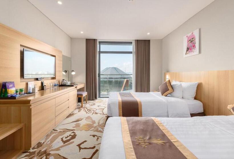 اتاق پریمیوم با بالکن, The Reed