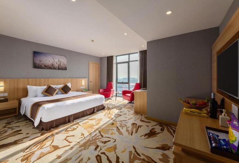 اتاق پرمیوم, The Reed