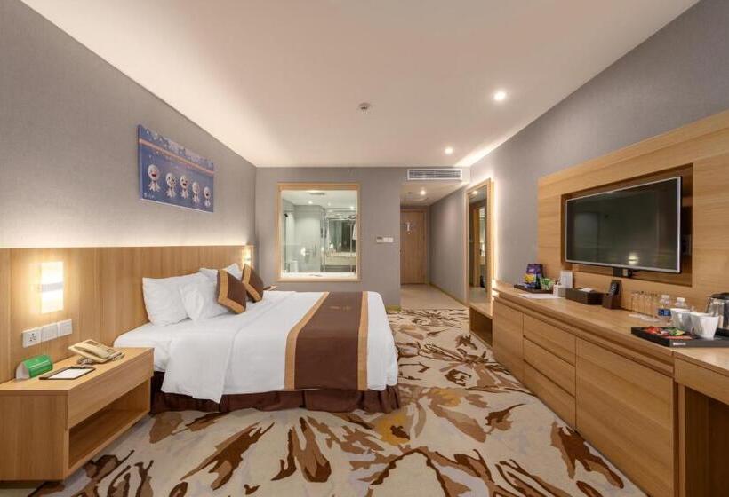 اتاق لوکس با تخت بزرگ, The Reed