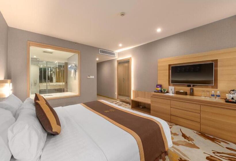 اتاق لوکس با تخت بزرگ, The Reed