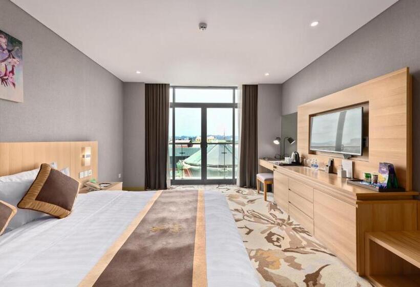 اتاق پریمیوم با بالکن, The Reed