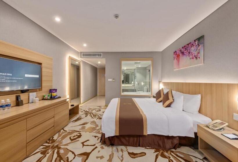 اتاق پریمیوم با بالکن, The Reed