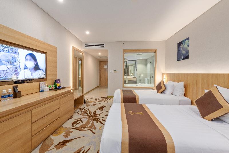 اتاق پرمیوم, The Reed