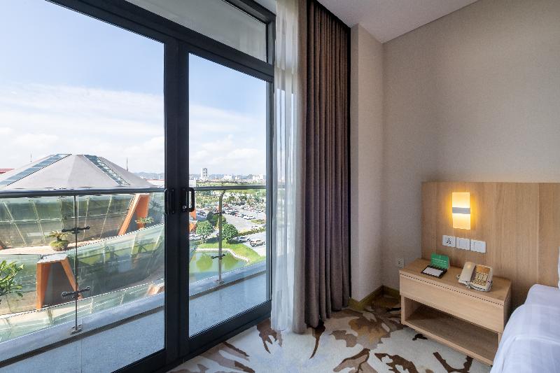 اتاق پرمیوم, The Reed