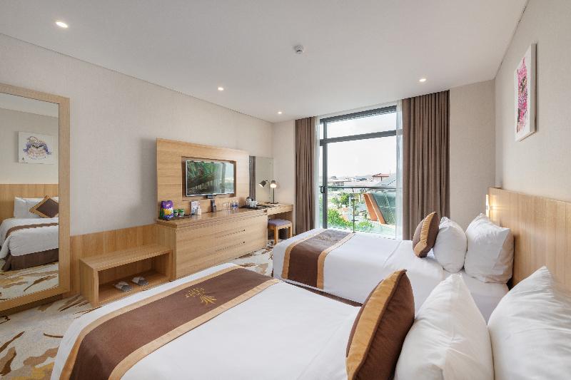 اتاق پرمیوم, The Reed