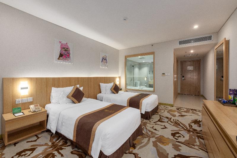 اتاق پرمیوم, The Reed