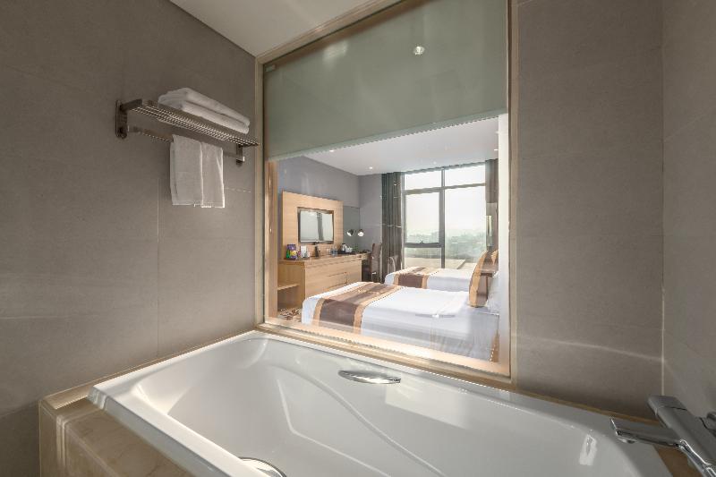 اتاق لوکس, The Reed