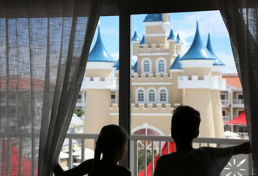 Manzaralı Lüks Junior Süit, Bahia Principe Fantasia Punta Cana - All Inclusive