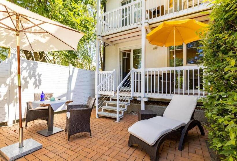 套房侧面可观海景, Victoria Suites