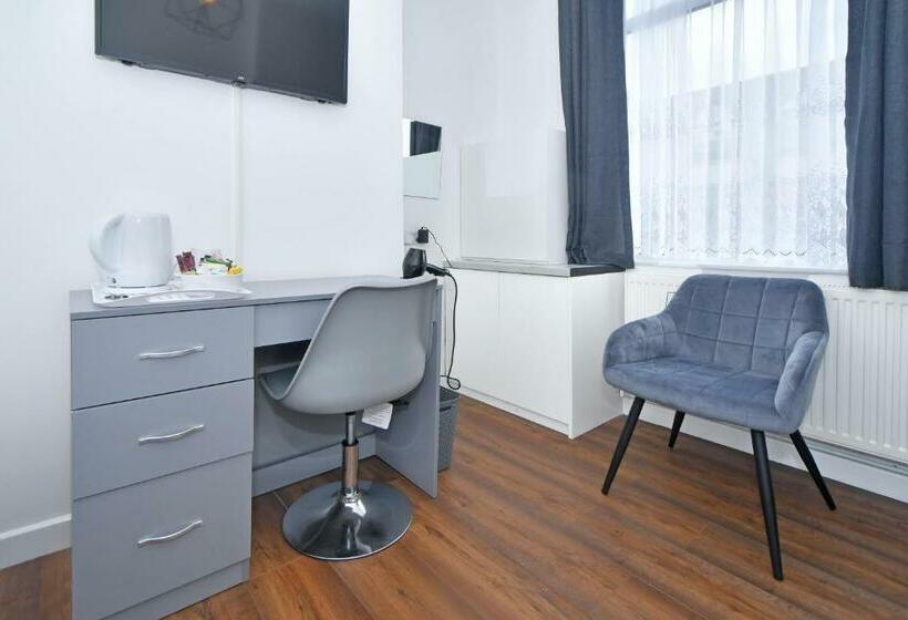 חדר סטנדרט יחיד, Green Door