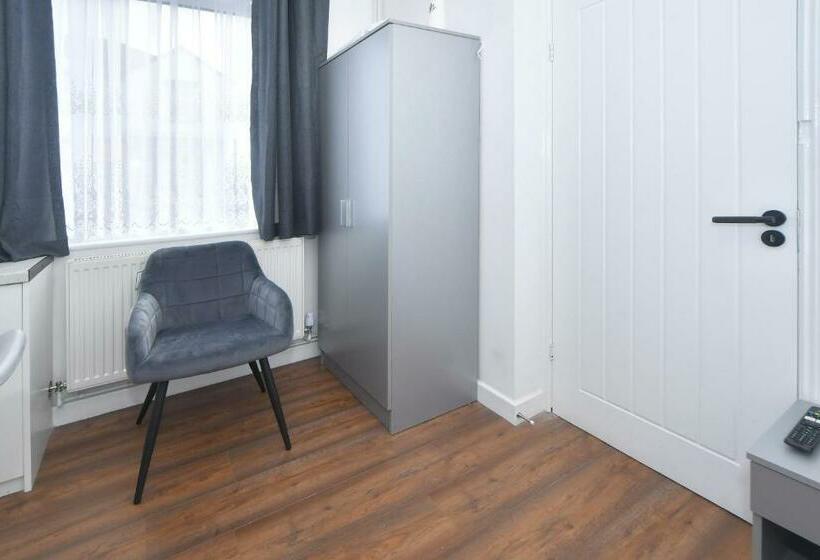 חדר סטנדרט יחיד, Green Door