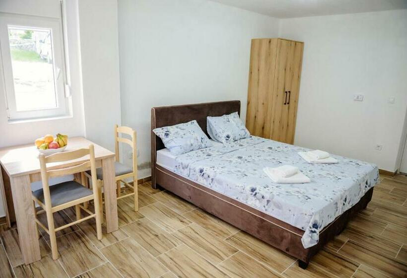 استودیوی استاندارد, Premium Apartments