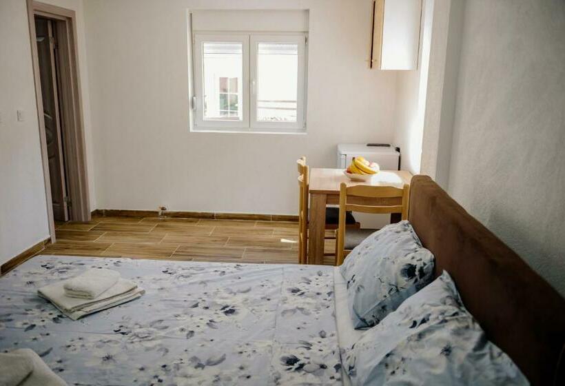 استودیوی استاندارد, Premium Apartments