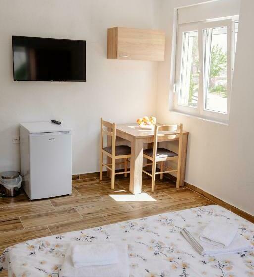 استودیوی استاندارد, Premium Apartments
