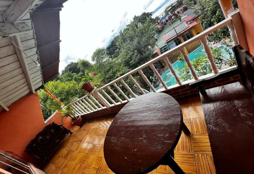 اتاق خانوادگی, Hanna Resort